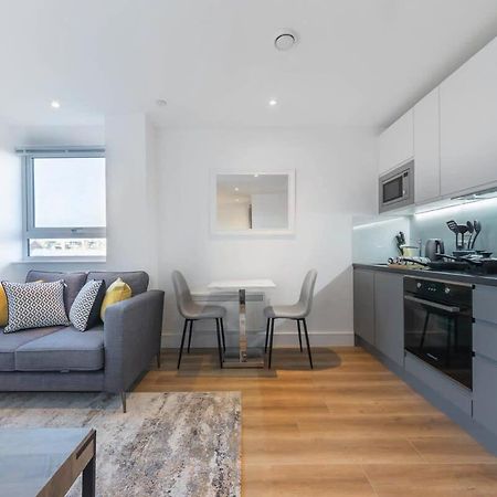 Modern Studio Apartment In East Grinstead Eksteriør bilde